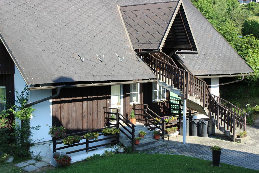 Ferienwohnungen Krakolinig Пёрчах-ам-Вёртерзе Экстерьер фото